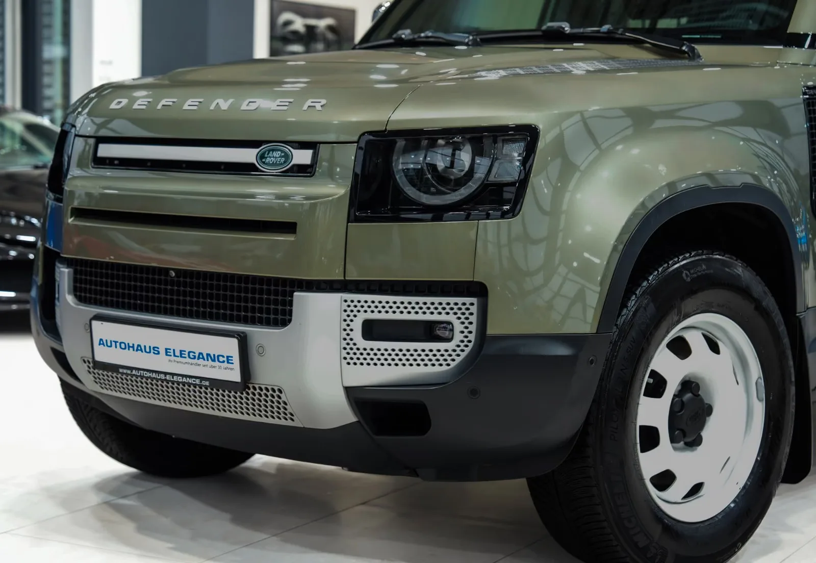 2021 Land Rover Defender 110 P300 S, 9/30
