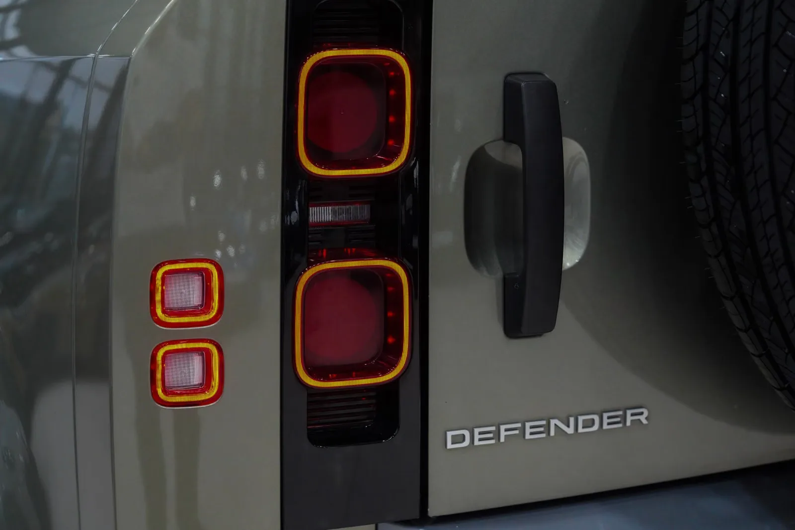 2021 Land Rover Defender 110 P300 S, 11/30