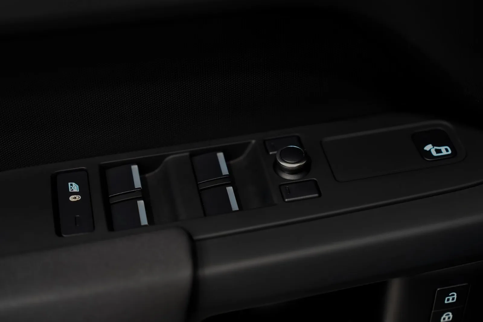 2021 Land Rover Defender 110 P300 S, 29/30