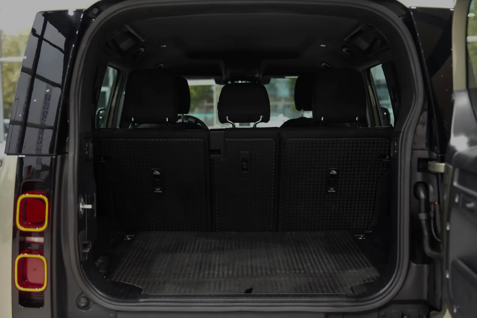 2021 Land Rover Defender 110 P300 S, 30/30