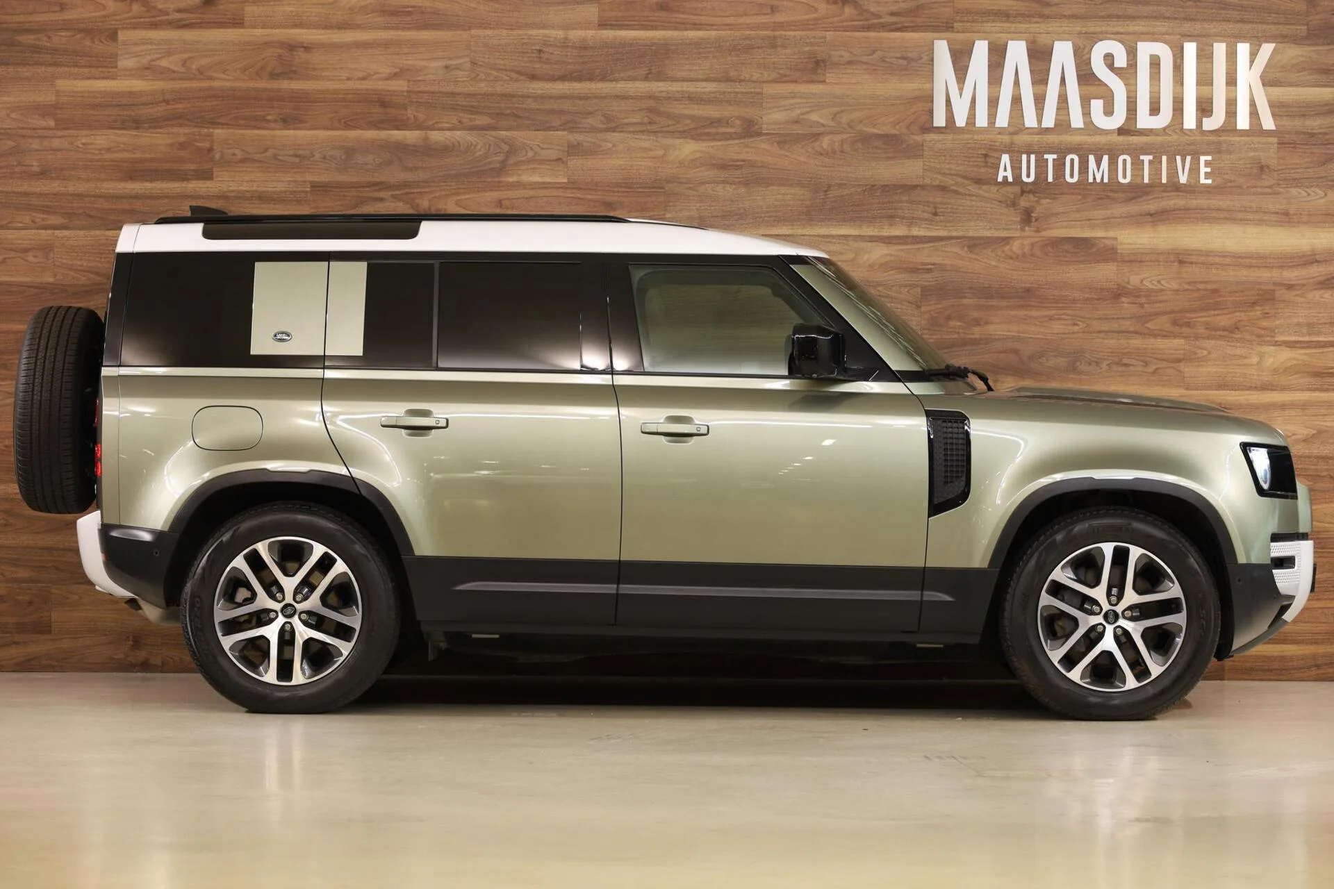 2021 Land Rover Defender 110 P400e X-Dynamic S, 5/30