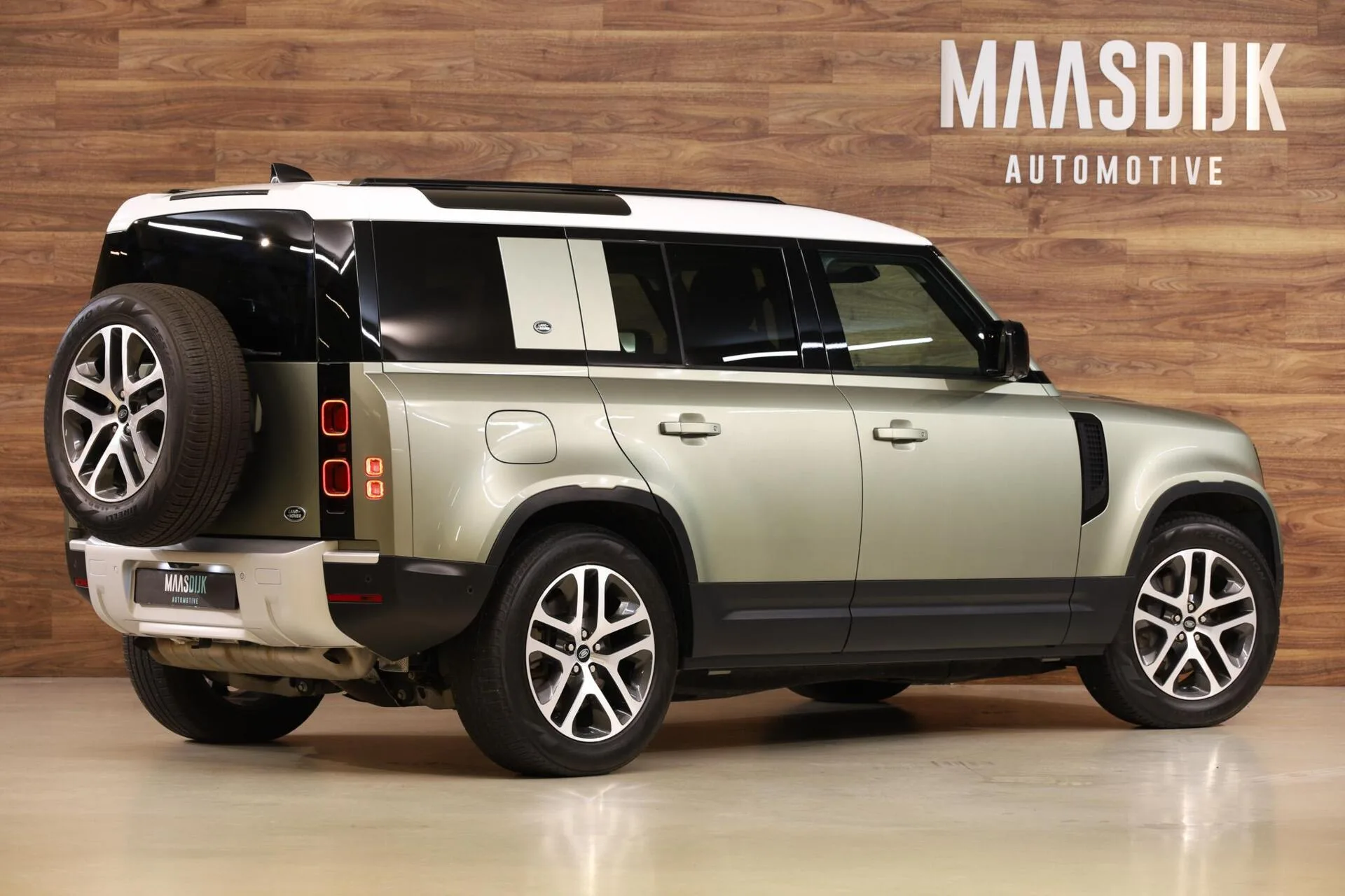 2021 Land Rover Defender 110 P400e X-Dynamic S, 7/30