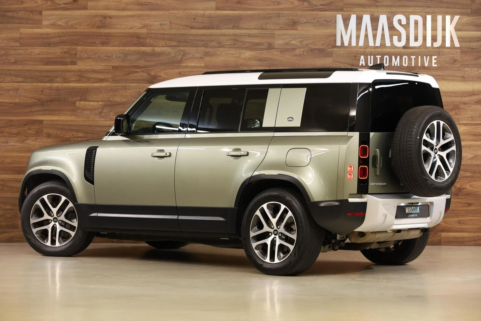 2021 Land Rover Defender 110 P400e X-Dynamic S, 11/30