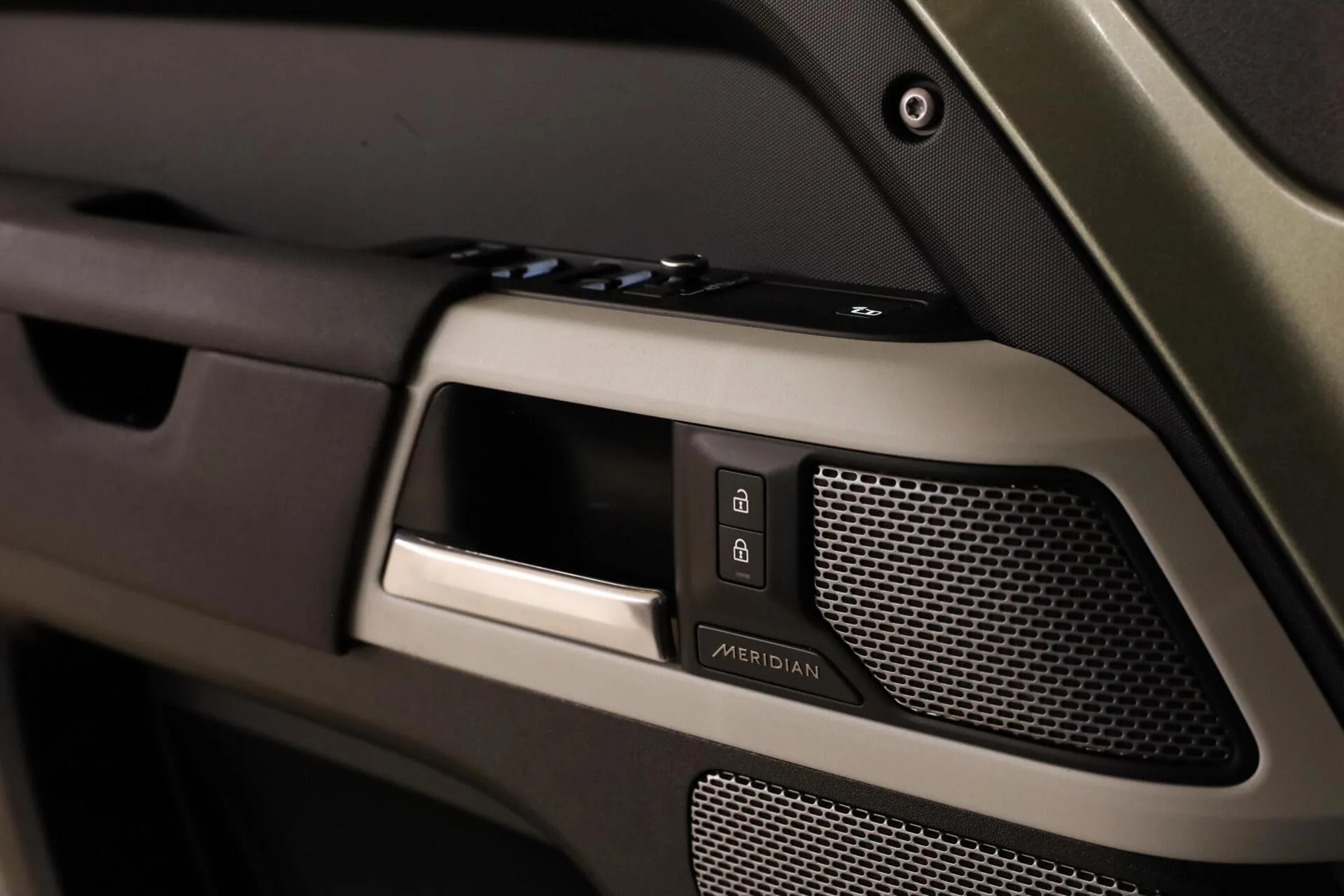 2021 Land Rover Defender 110 P400e X-Dynamic S, 14/30