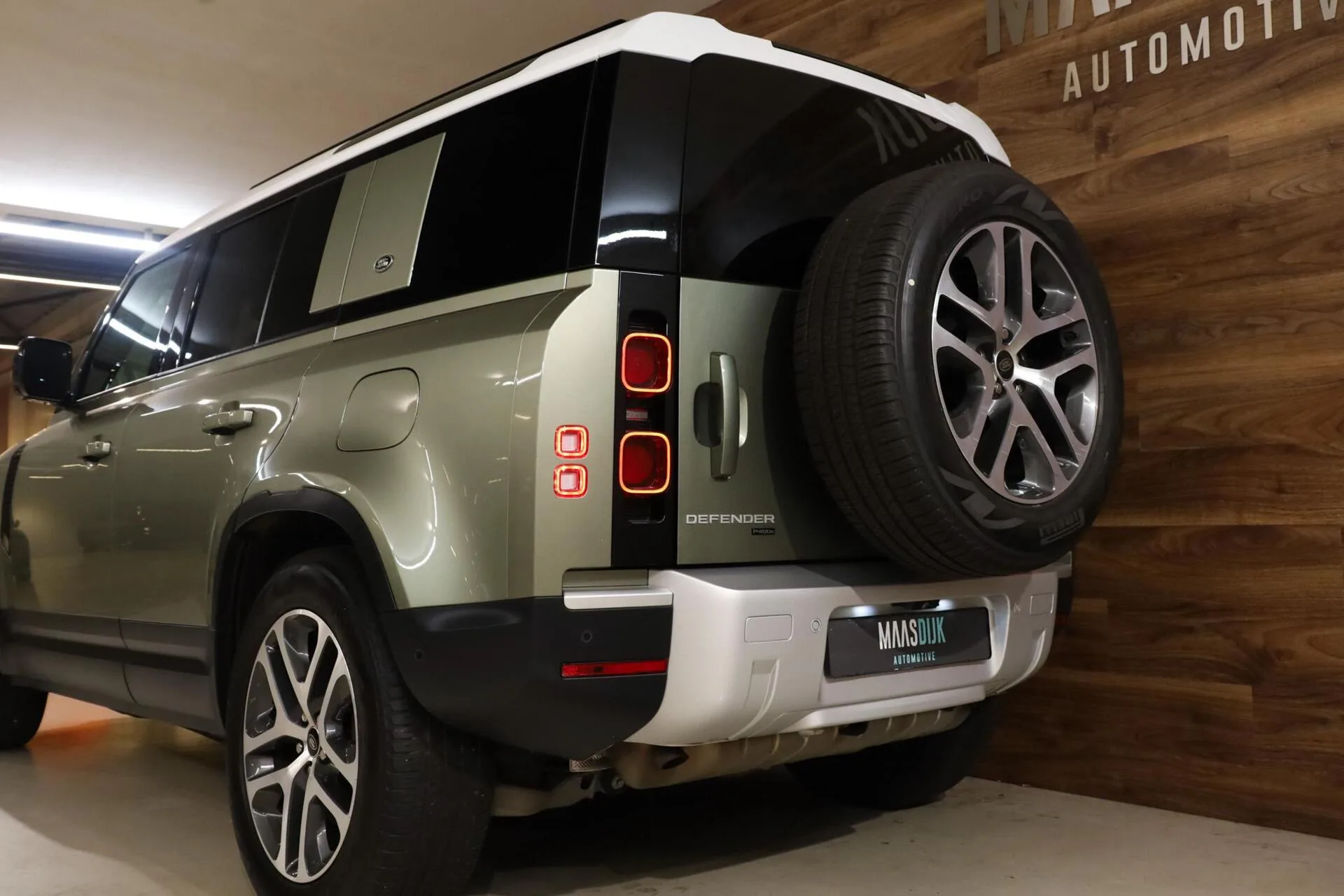 2021 Land Rover Defender 110 P400e X-Dynamic S, 15/30