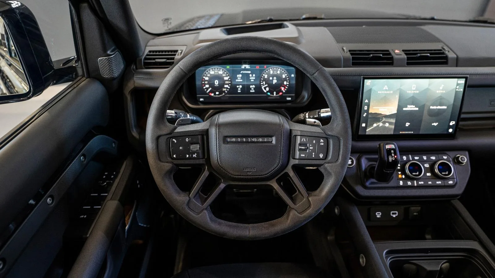 2021 Land Rover Defender 110 V8 Bond Edition, 8/15