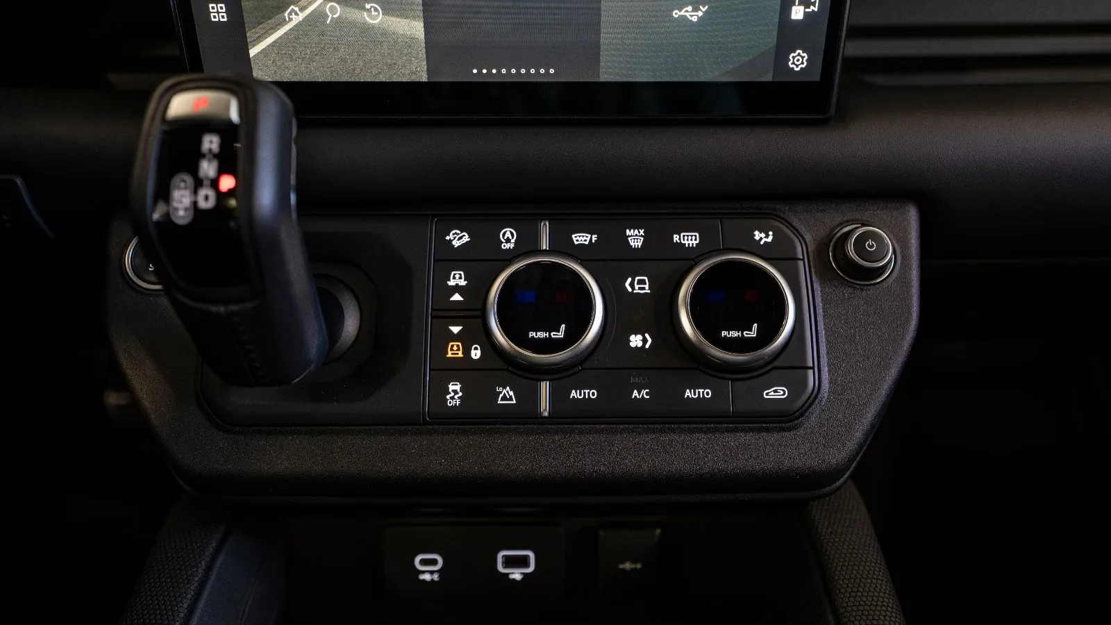 2021 Land Rover Defender 110 V8 Bond Edition, 11/15