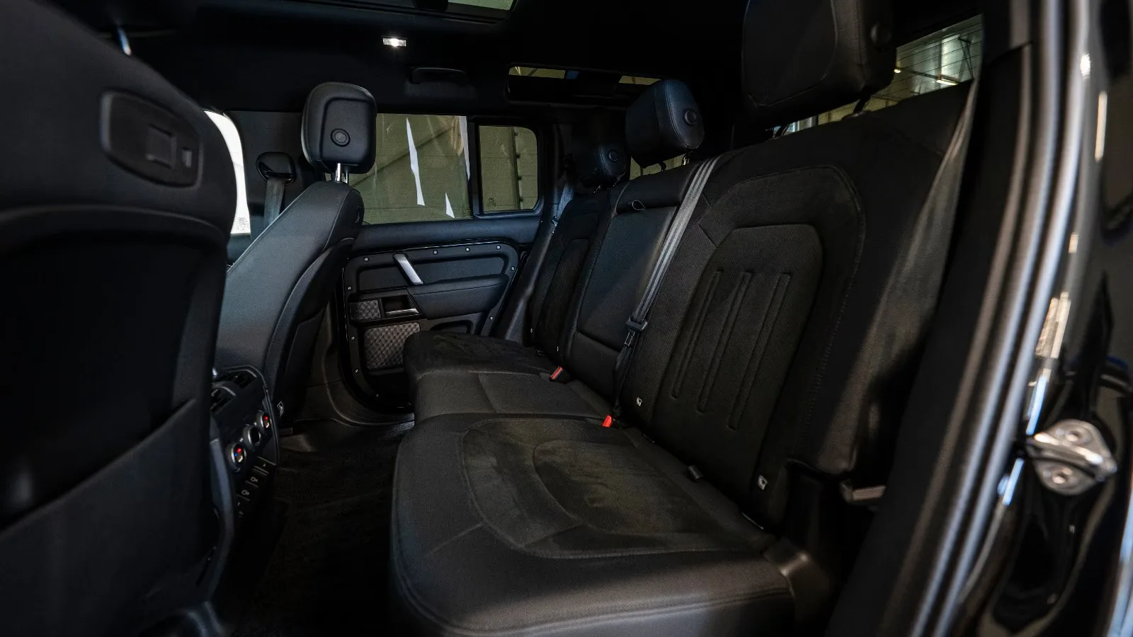 2021 Land Rover Defender 110 V8 Bond Edition, 12/15