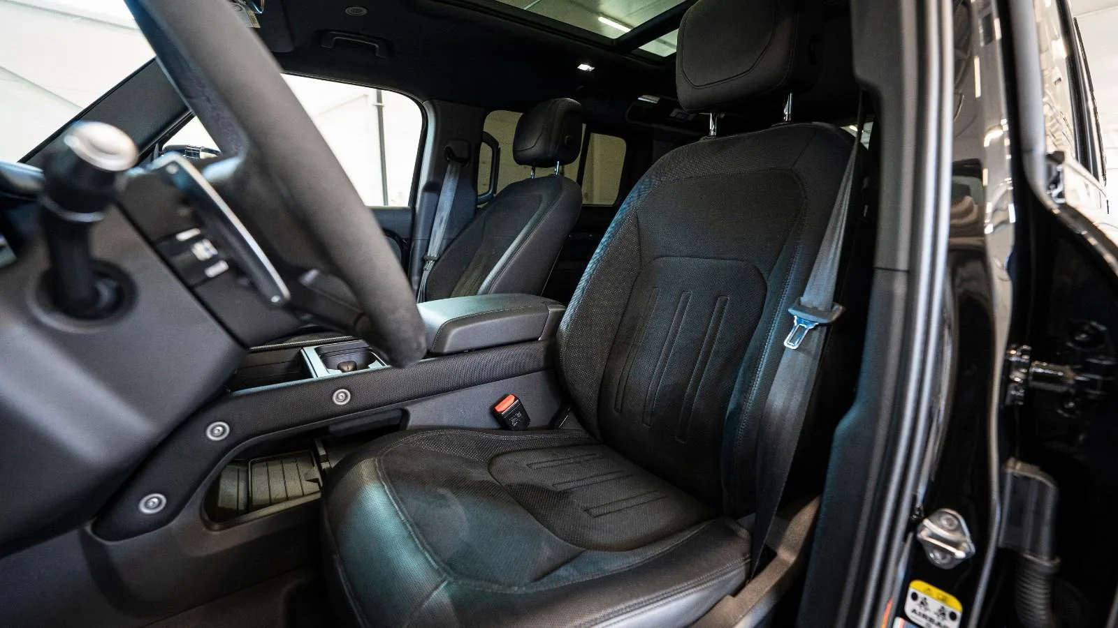 2021 Land Rover Defender 110 V8 Bond Edition, 13/15