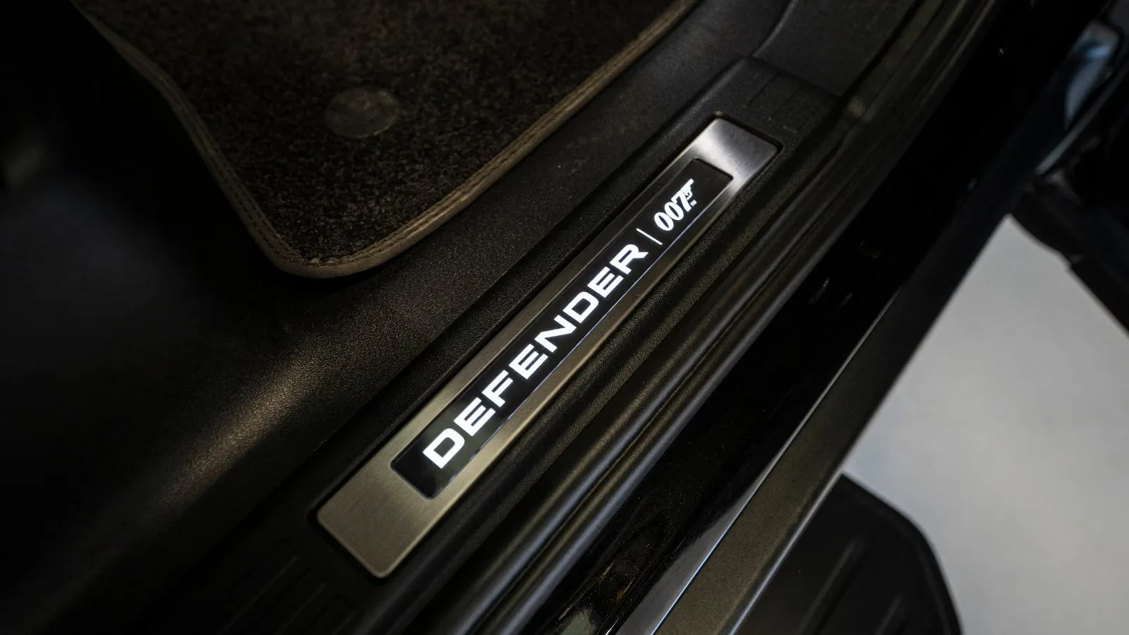 2021 Land Rover Defender 110 V8 Bond Edition, 15/15