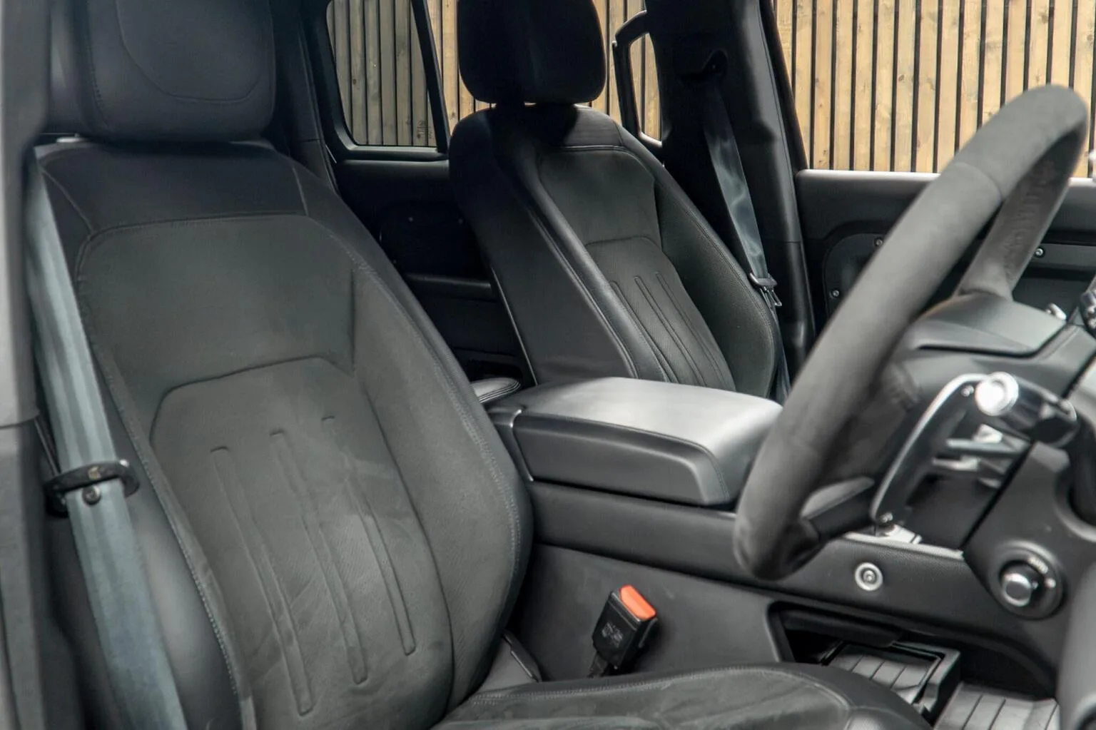 2021 Land Rover Defender 110 V8, 2/30