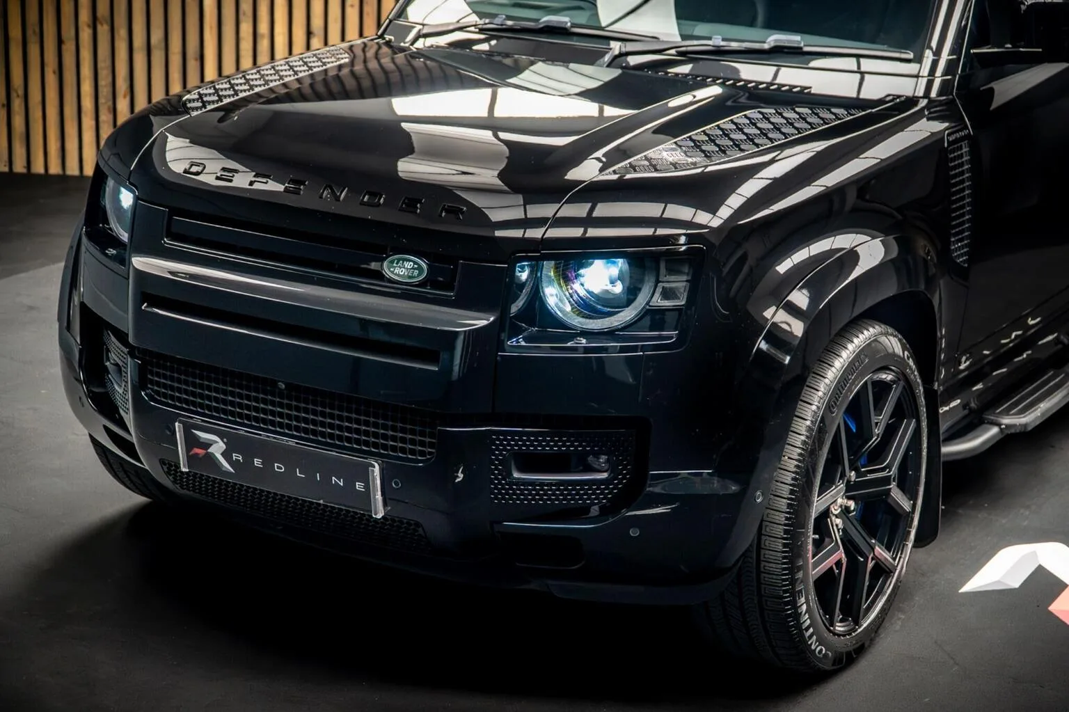 2021 Land Rover Defender 110 V8, 14/30