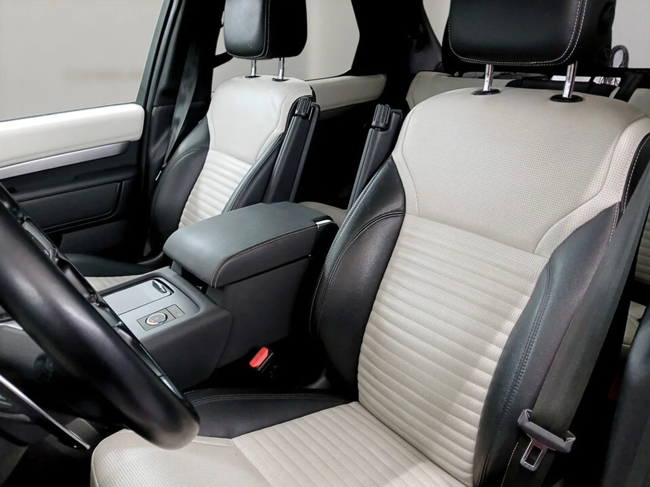2021 Land Rover Discovery, 16/23