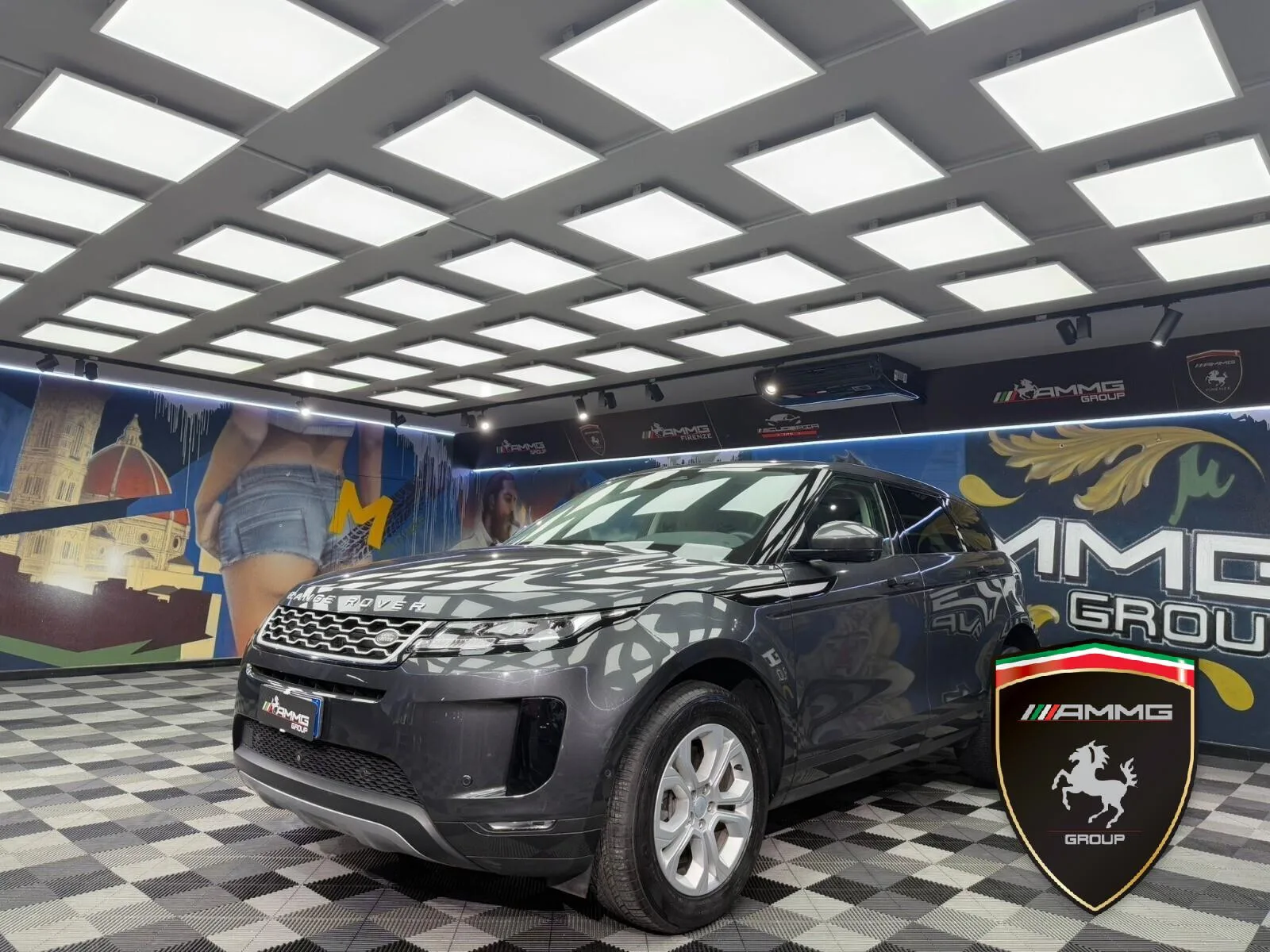 2021 Land Rover Range Rover Evoque proposée par un concessionnaire spécialisé à Calenzano, Italie, photo principale