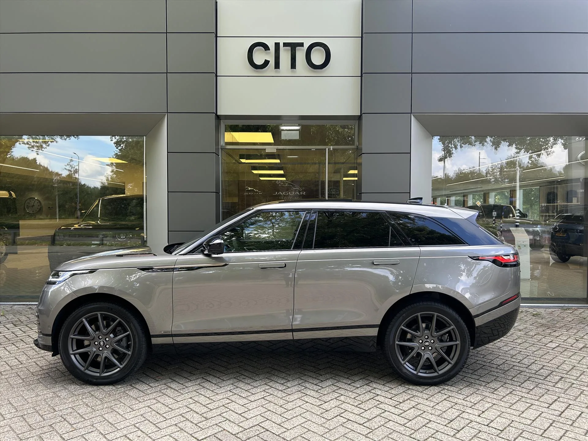 2021 Land Rover Range Rover Velar, 2/30