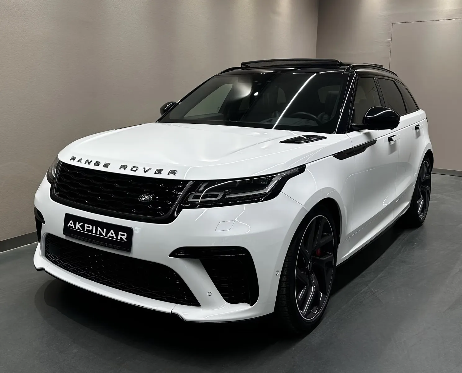 2021 Land Rover Range Rover Velar SVAutobiography Dynamic proposée par un concessionnaire spécialisé à Holzgerlingen, Allemagne, photo principale