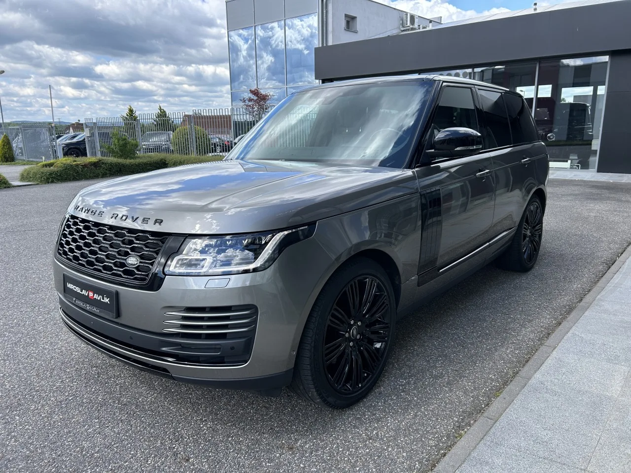 2021 Land Rover Range Rover Vogue, D300 offered by a specialist dealer in Písek, Czechia, photo 3 of 37
