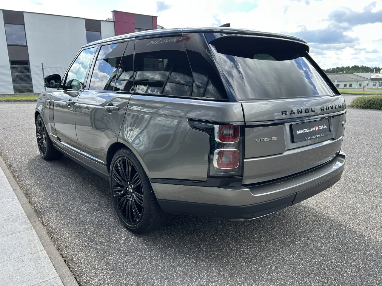 2021 Land Rover Range Rover Vogue, D300 offered by a specialist dealer in Písek, Czechia, photo 7 of 37
