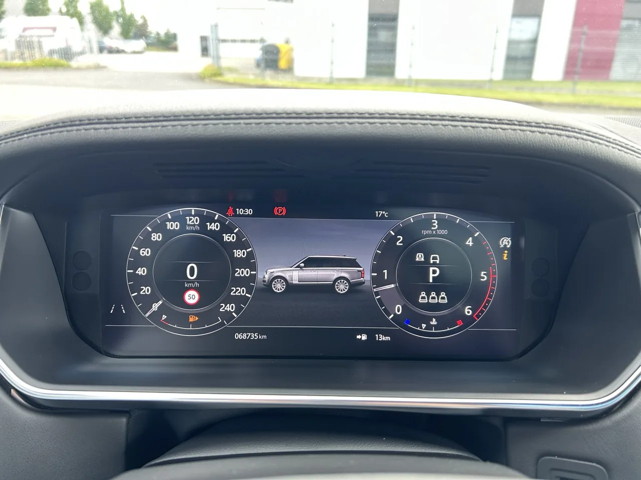 2021 Land Rover Range Rover Vogue, D300 offered by a specialist dealer in Písek, Czechia, photo 17 of 37