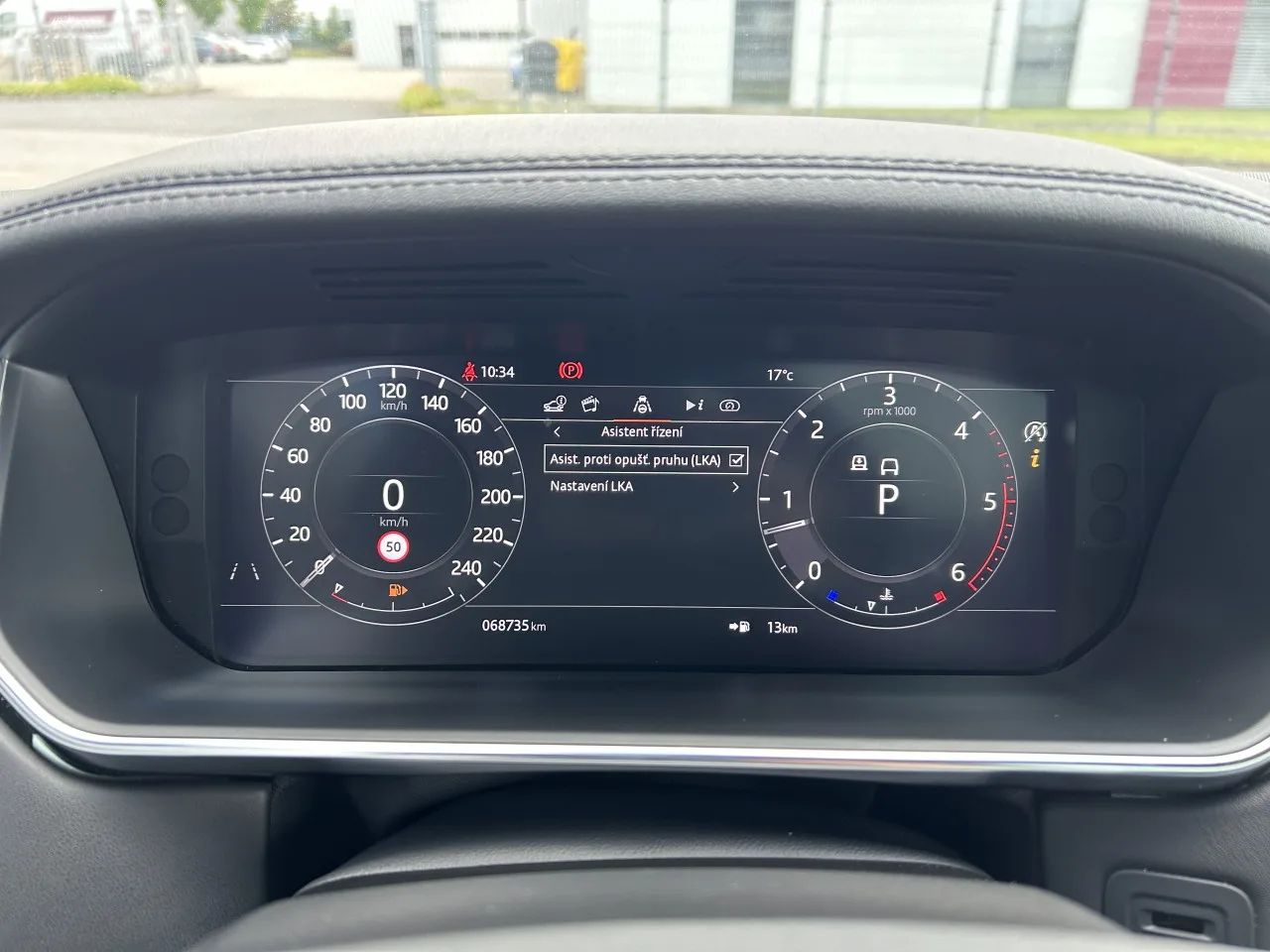 2021 Land Rover Range Rover Vogue, D300 offered by a specialist dealer in Písek, Czechia, photo 18 of 37