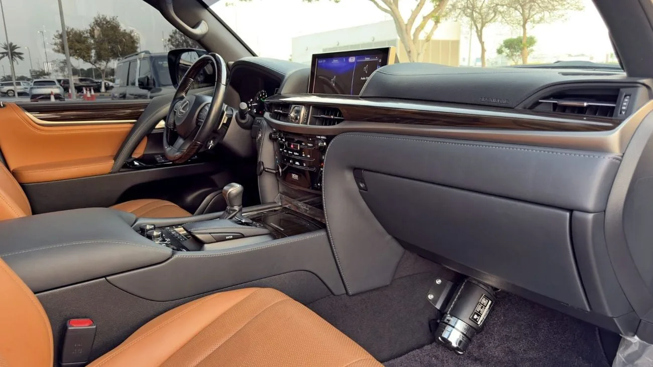 2021 Lexus LX 570, 10/13