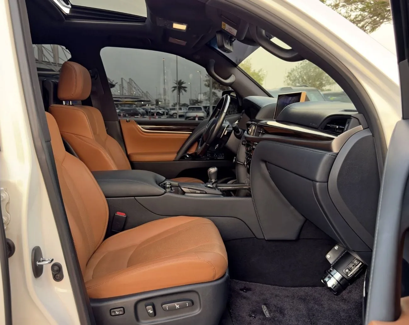 2021 Lexus LX 570, 11/13