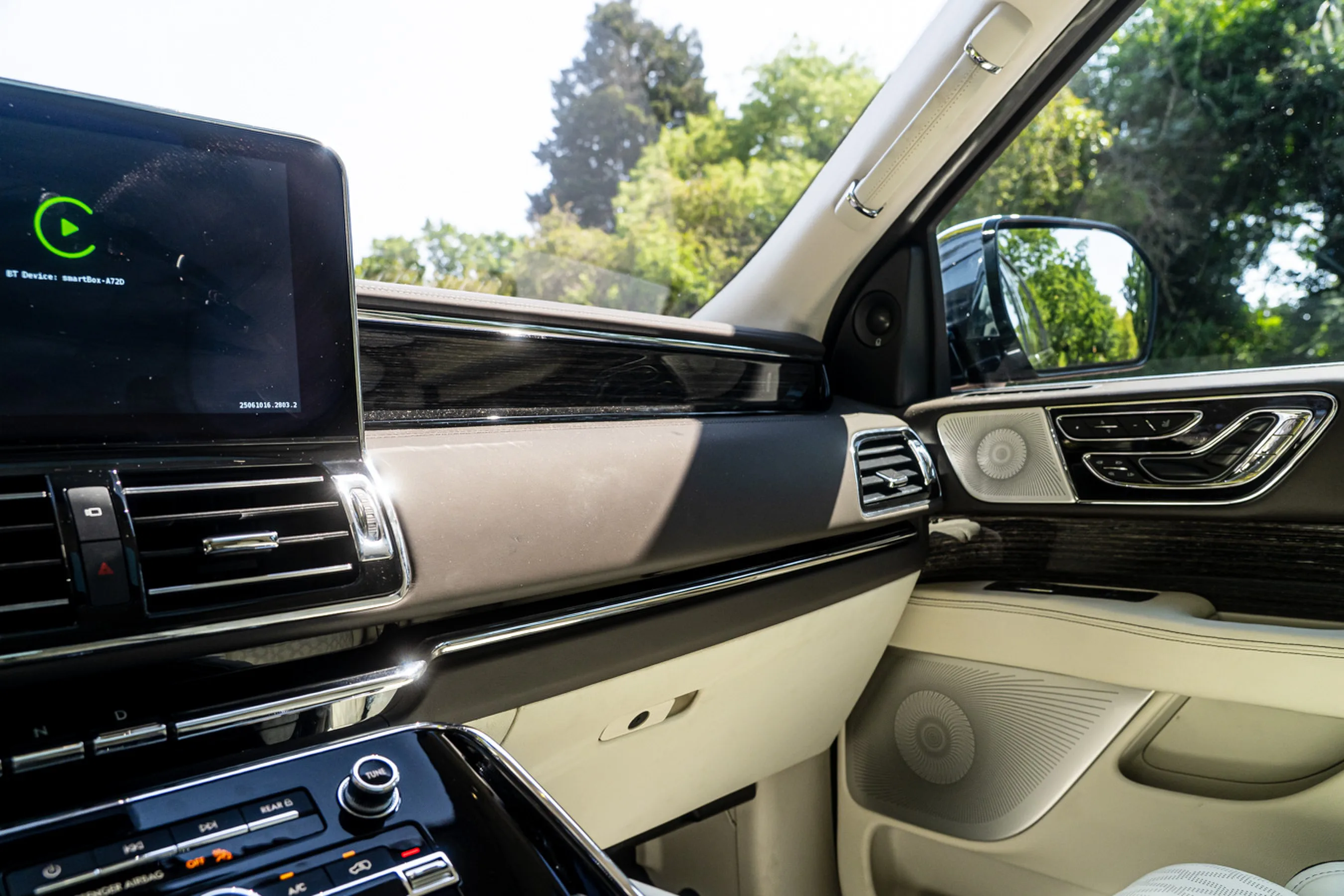2021 Lincoln Navigator Presidential, 8/11
