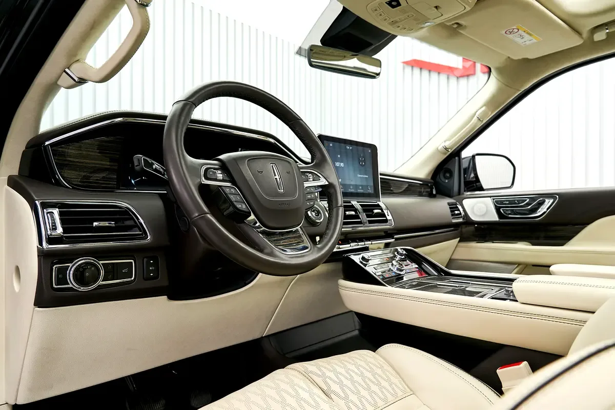 2021 Lincoln Navigator Presidential, 6/8