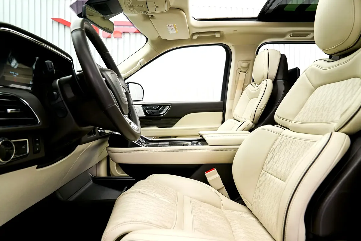 2021 Lincoln Navigator Presidential, 7/8