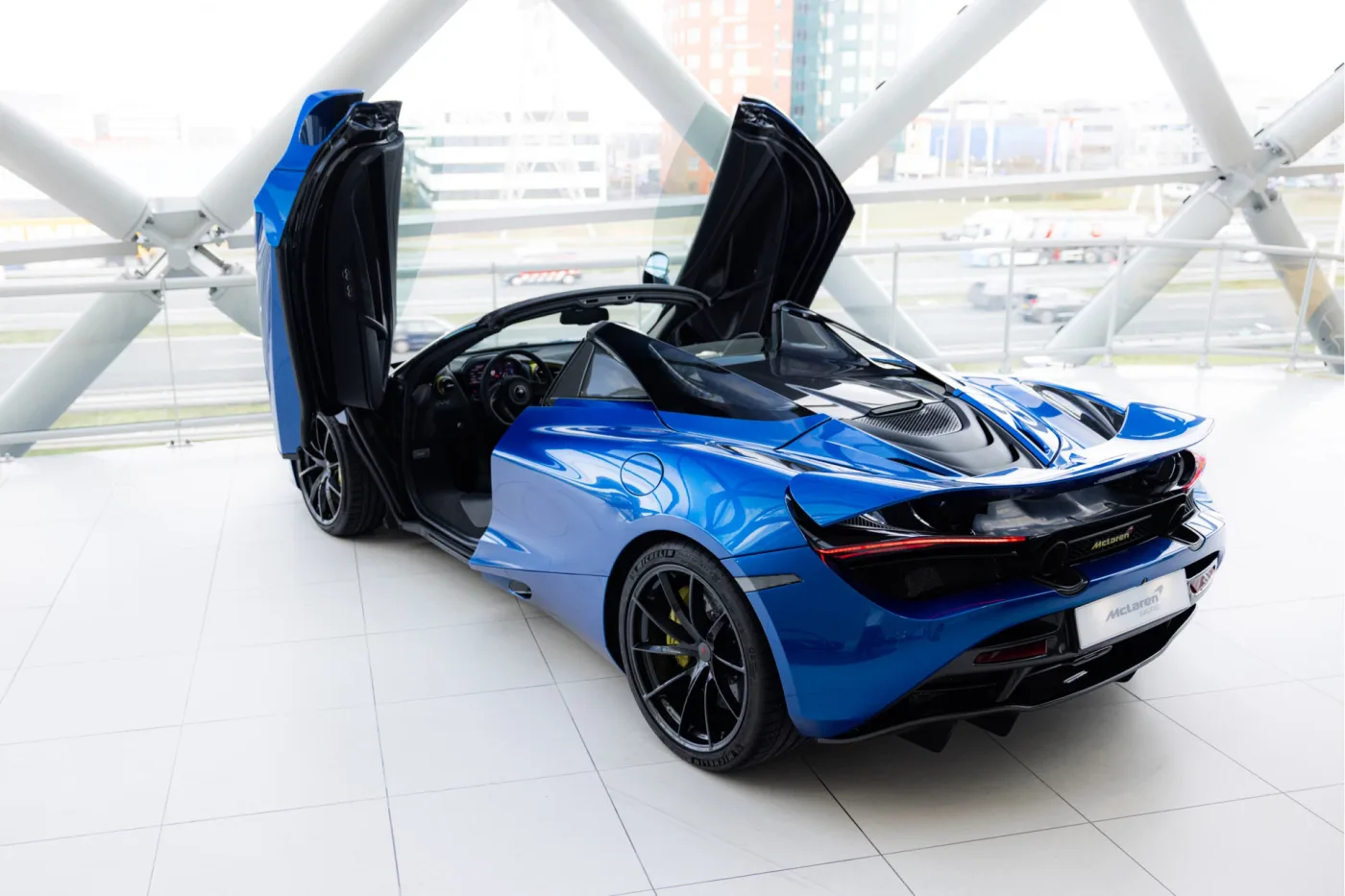 2021 McLaren 720S Spider angeboten von einem offiziellen McLaren und Morgan-Vertragshändler in Utrecht, Niederlande, Foto 12 von 25