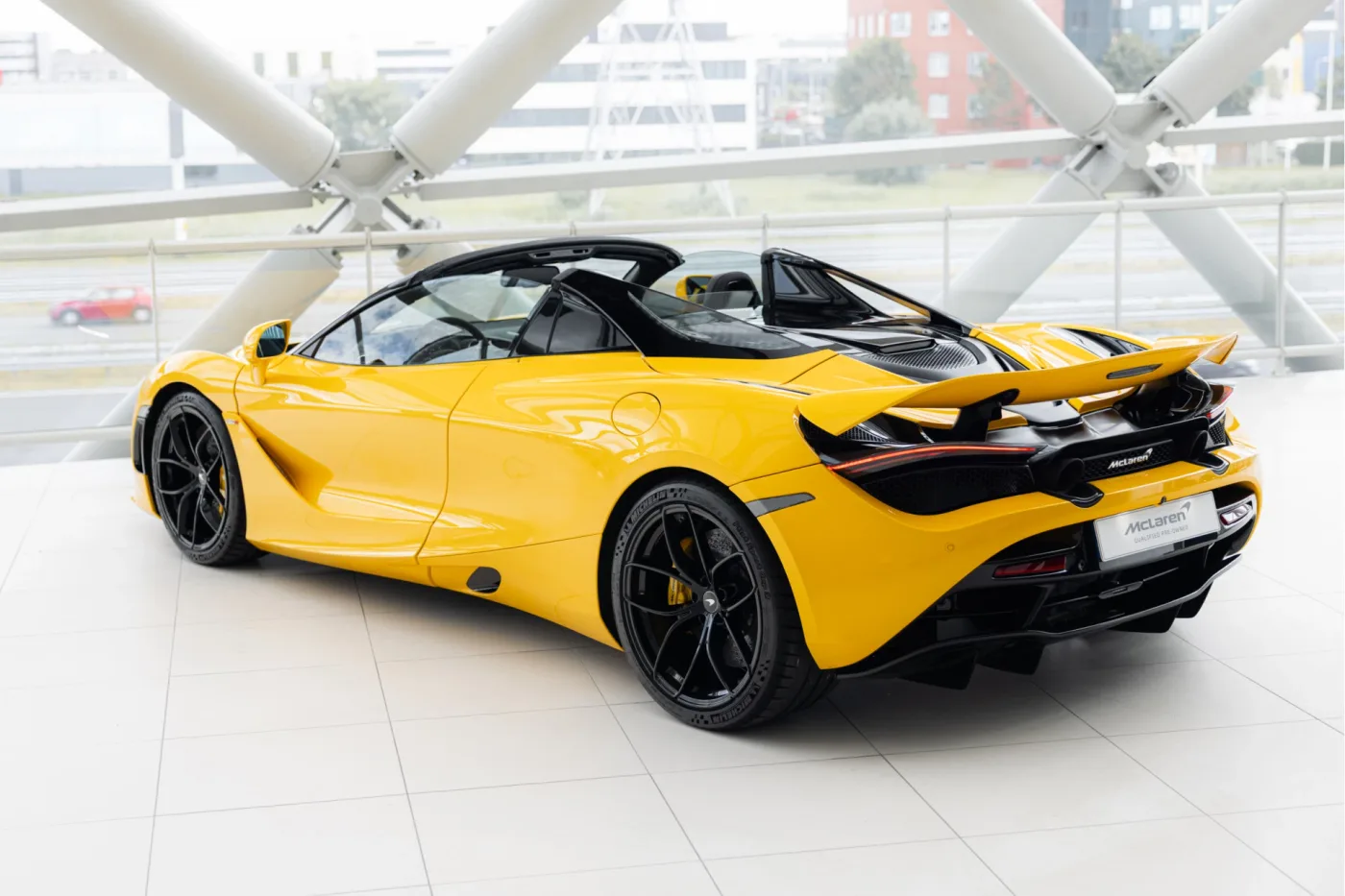 2021 McLaren 720S Spider angeboten von einem offiziellen McLaren und Morgan-Vertragshändler in Utrecht, Niederlande, Foto 4 von 25