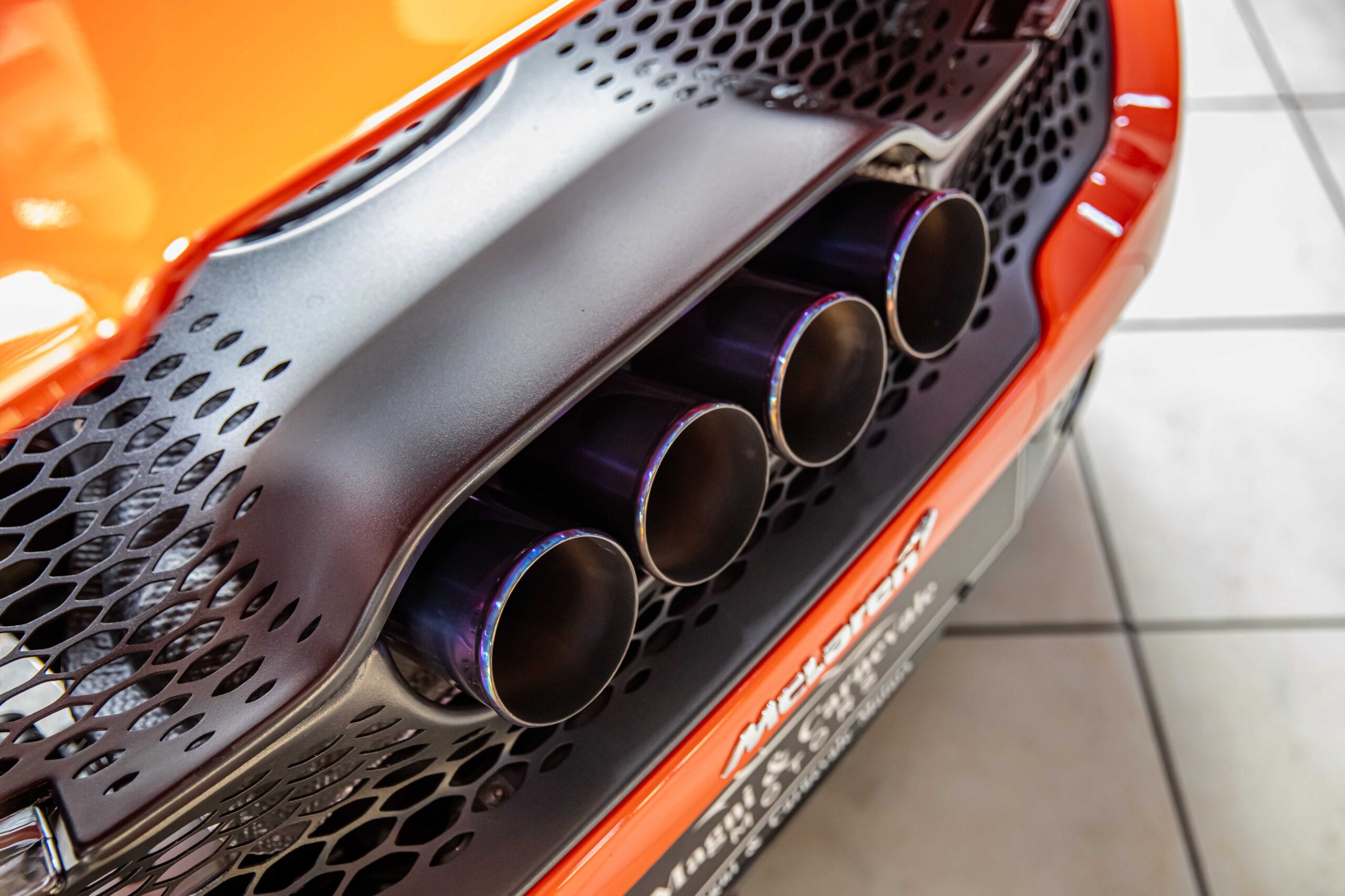 2021 McLaren 765LT Coupé angeboten von einem Fachhändler in Milan, Italien, Foto 3 von 20