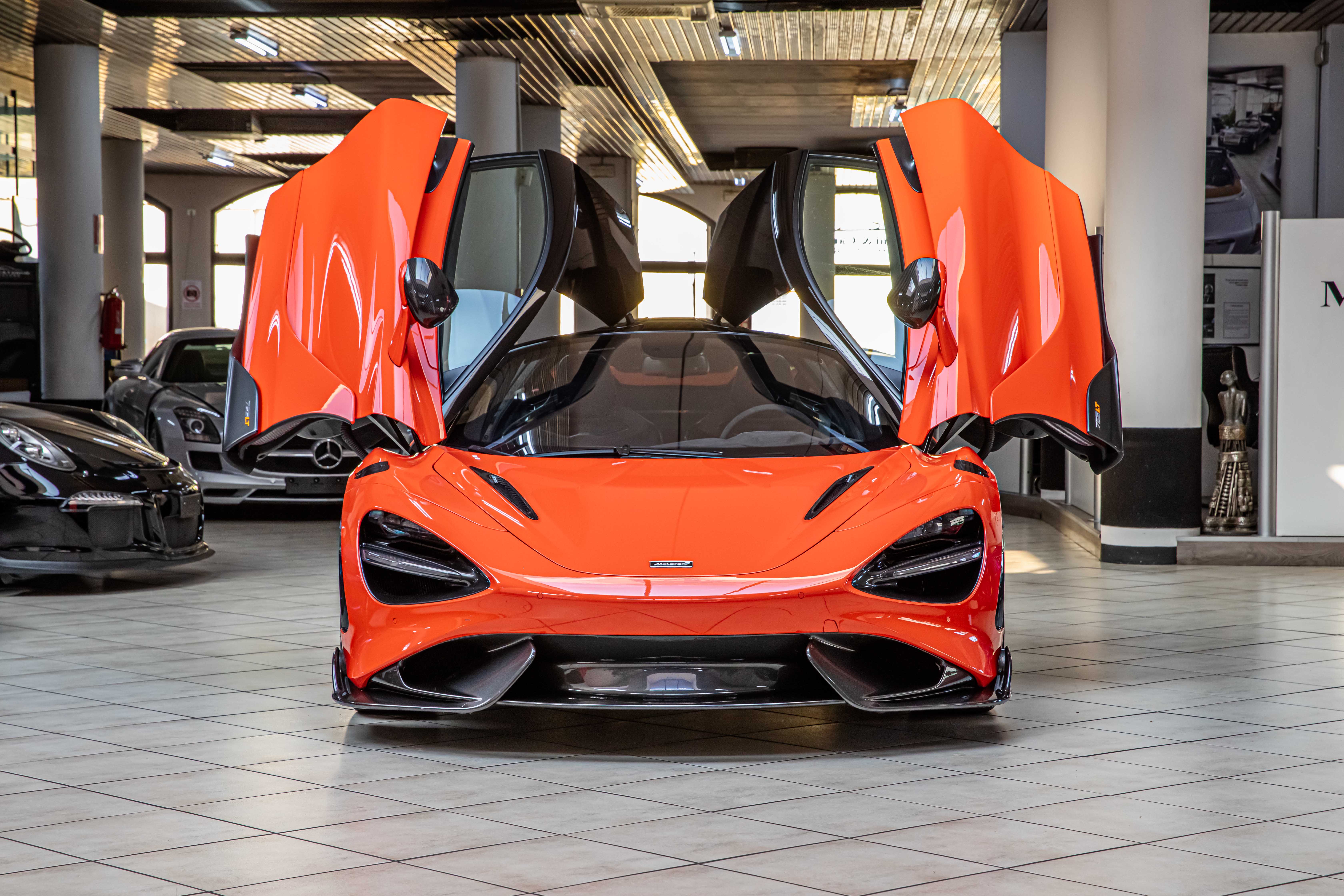 2021 McLaren 765LT Coupé angeboten von einem Fachhändler in Milan, Italien, Foto 8 von 20