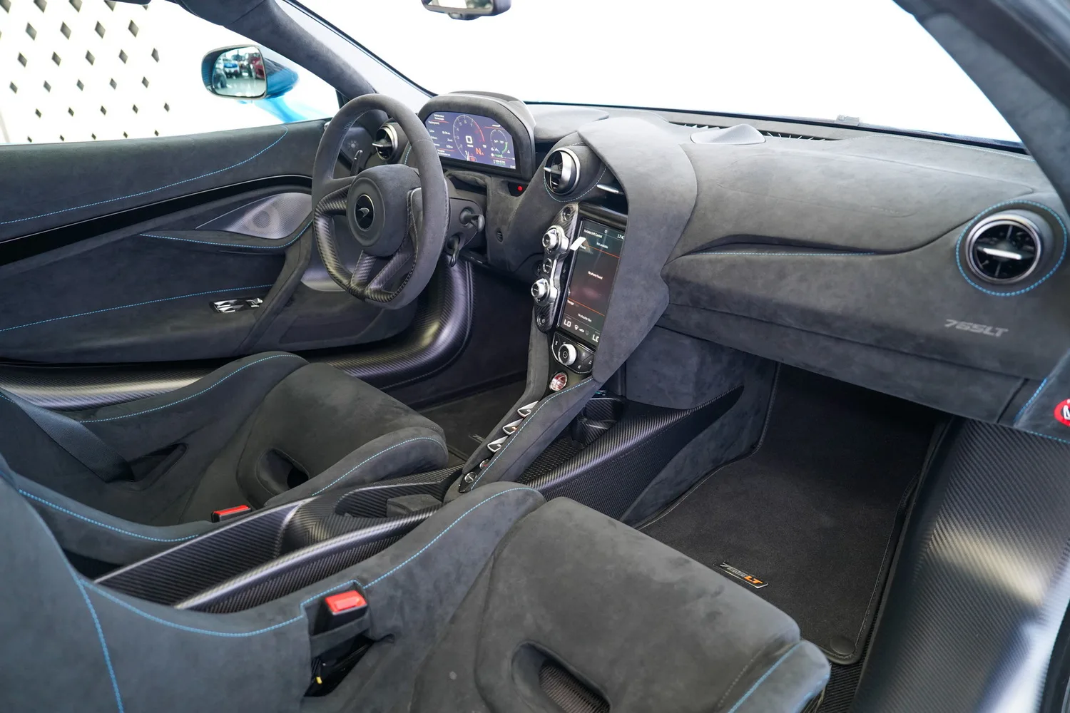 2021 McLaren 765LT, 18/20