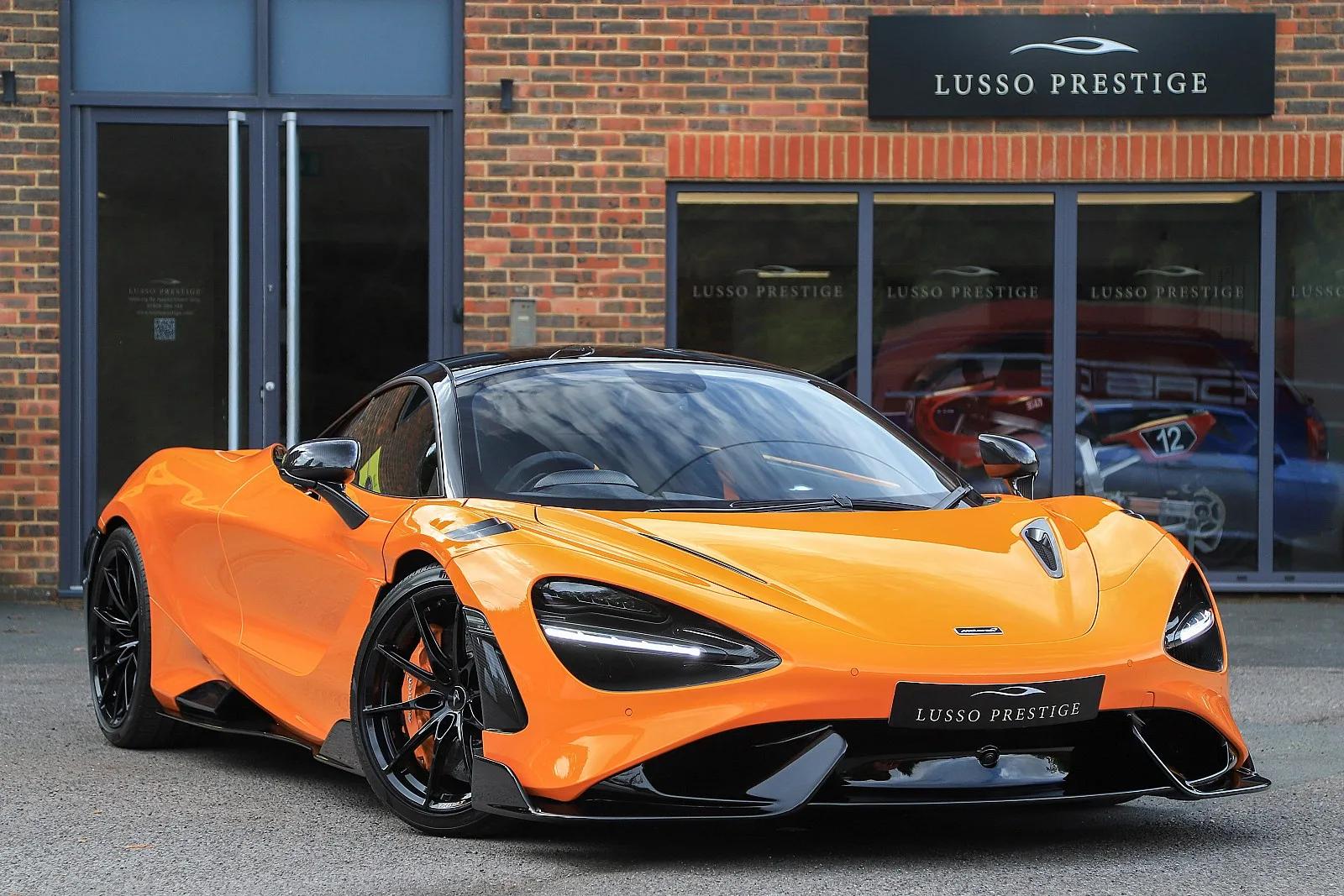 2021 McLaren 765LT angeboten von einem Fachhändler in Walliswood, Vereinigtes Königreich, Hauptfoto