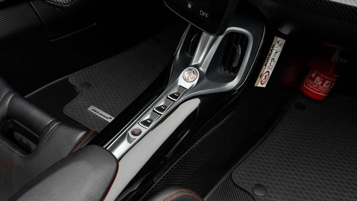 2021 McLaren Elva angeboten von einem Fachhändler in Dubai, Vereinigte Arabische Emirate, Foto 13 von 25