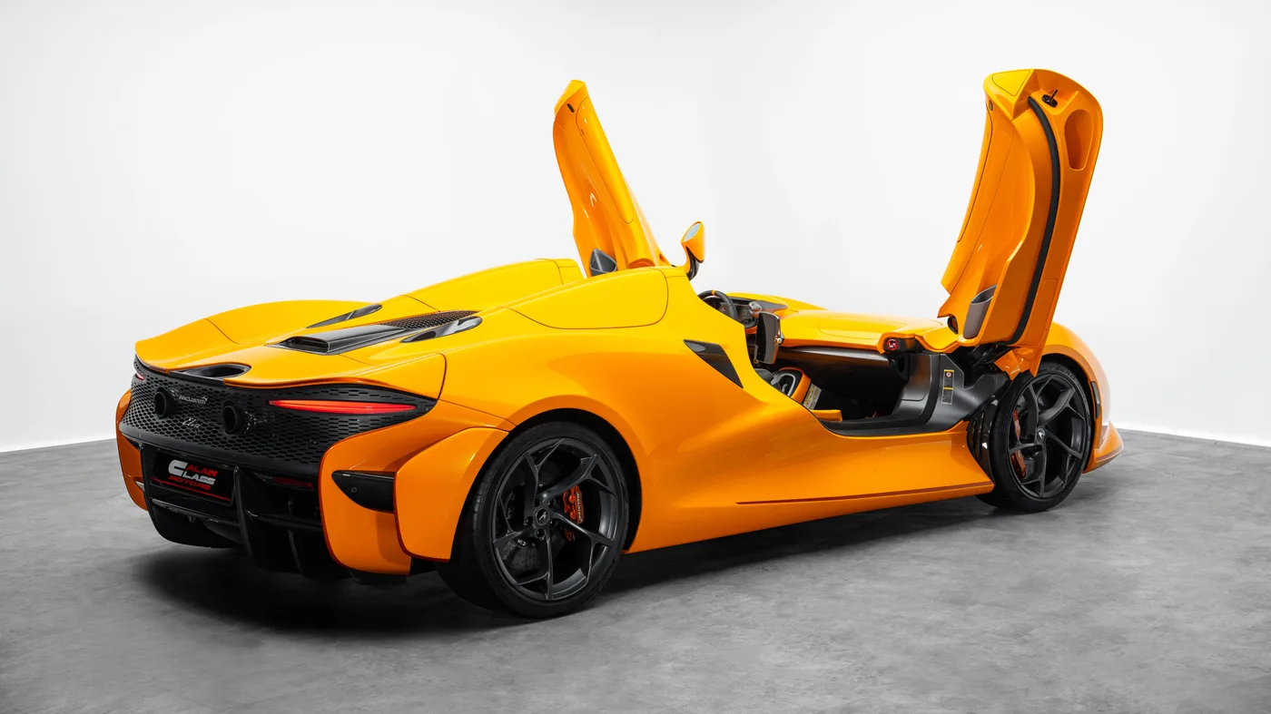 2021 McLaren Elva offered by a specialist dealer in Dubai, United Arab Emirates, photo 3 of 24