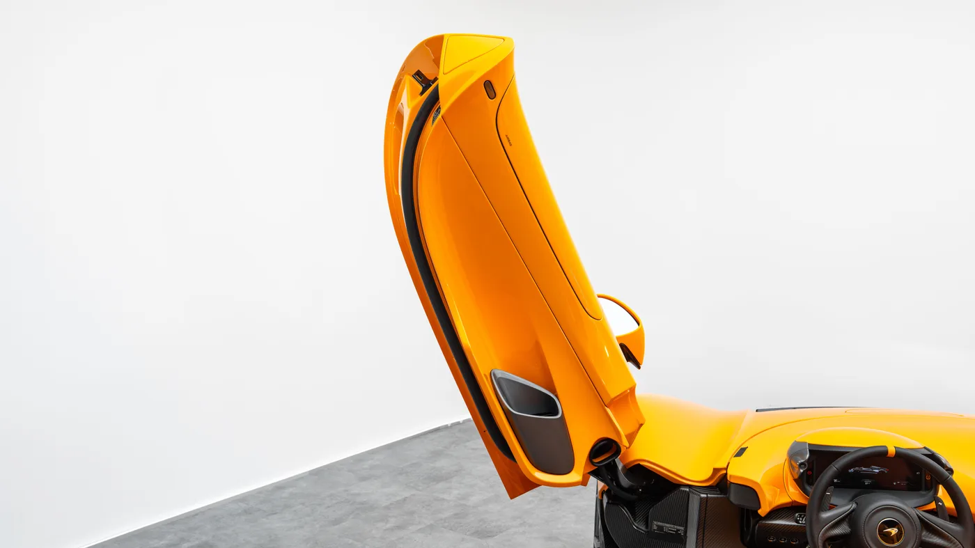 2021 McLaren Elva offered by a specialist dealer in Dubai, United Arab Emirates, photo 9 of 24