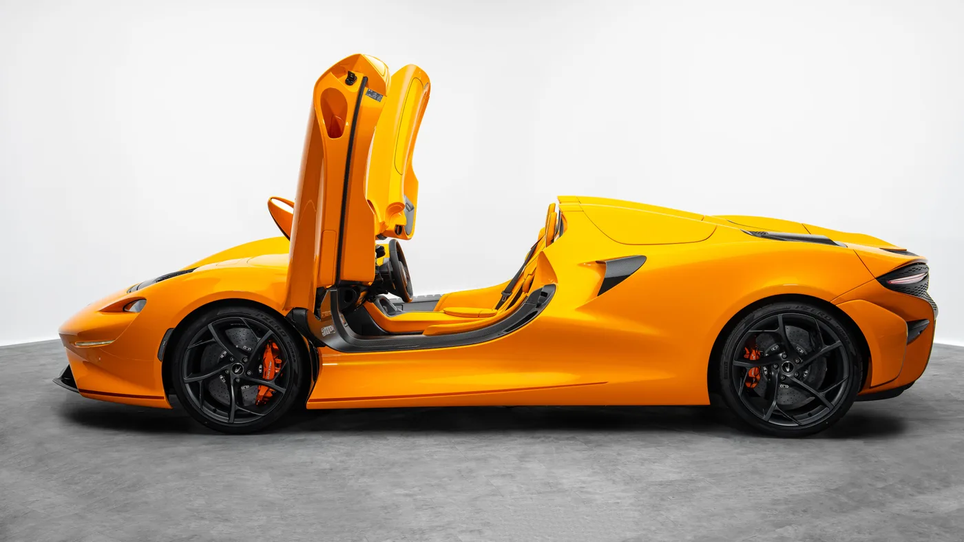 2021 McLaren Elva offered by a specialist dealer in Dubai, United Arab Emirates, photo 20 of 24