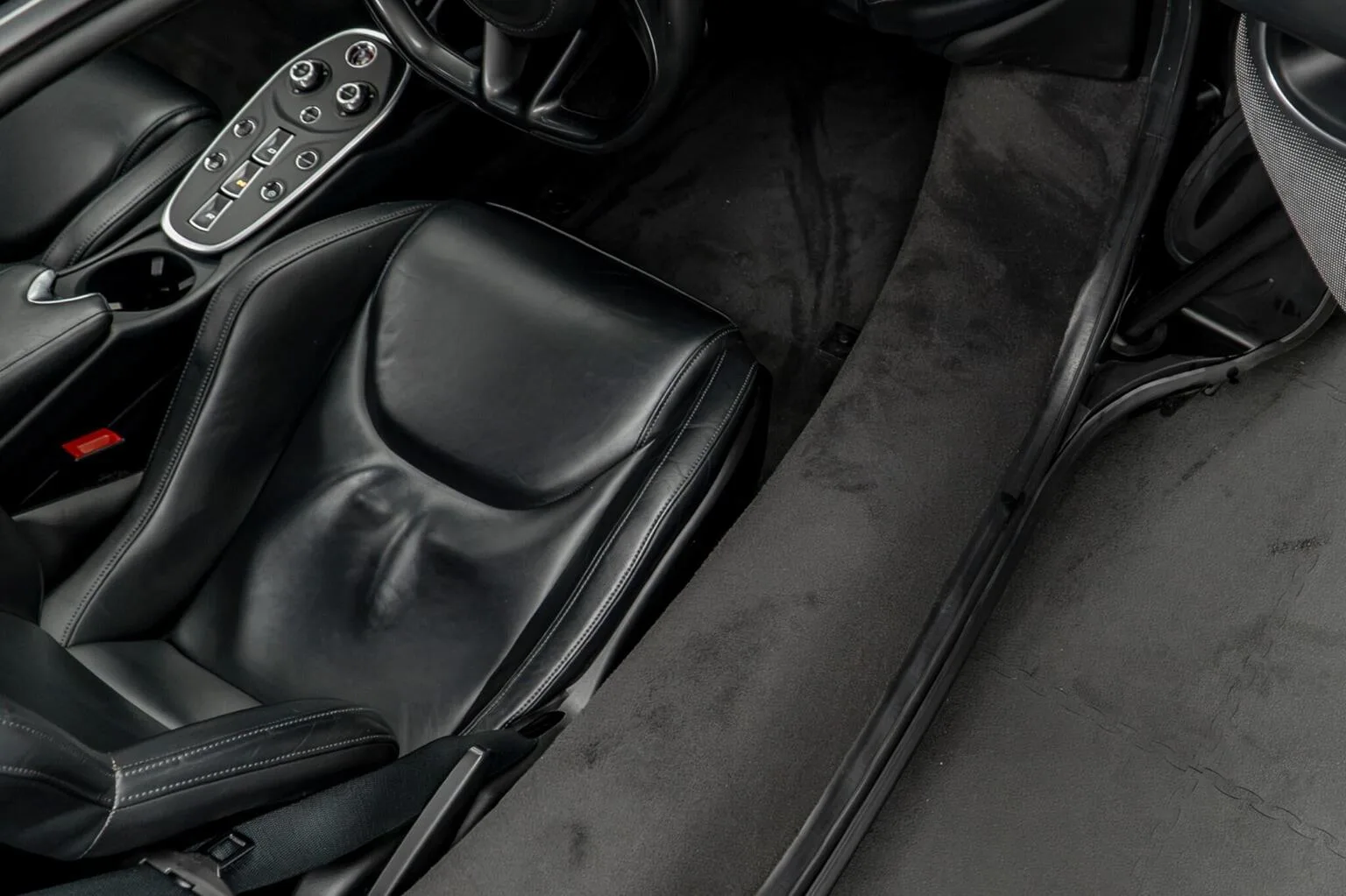 2021 McLaren GT, 29/30