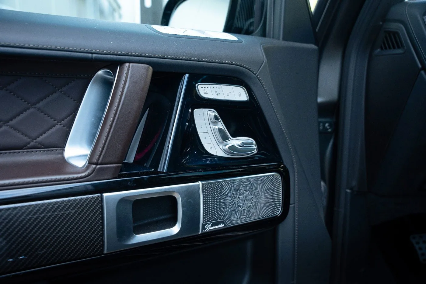 2021 Mercedes-AMG G 63 offered by a supercar dealer in Gronau, Germany, photo 18 of 25