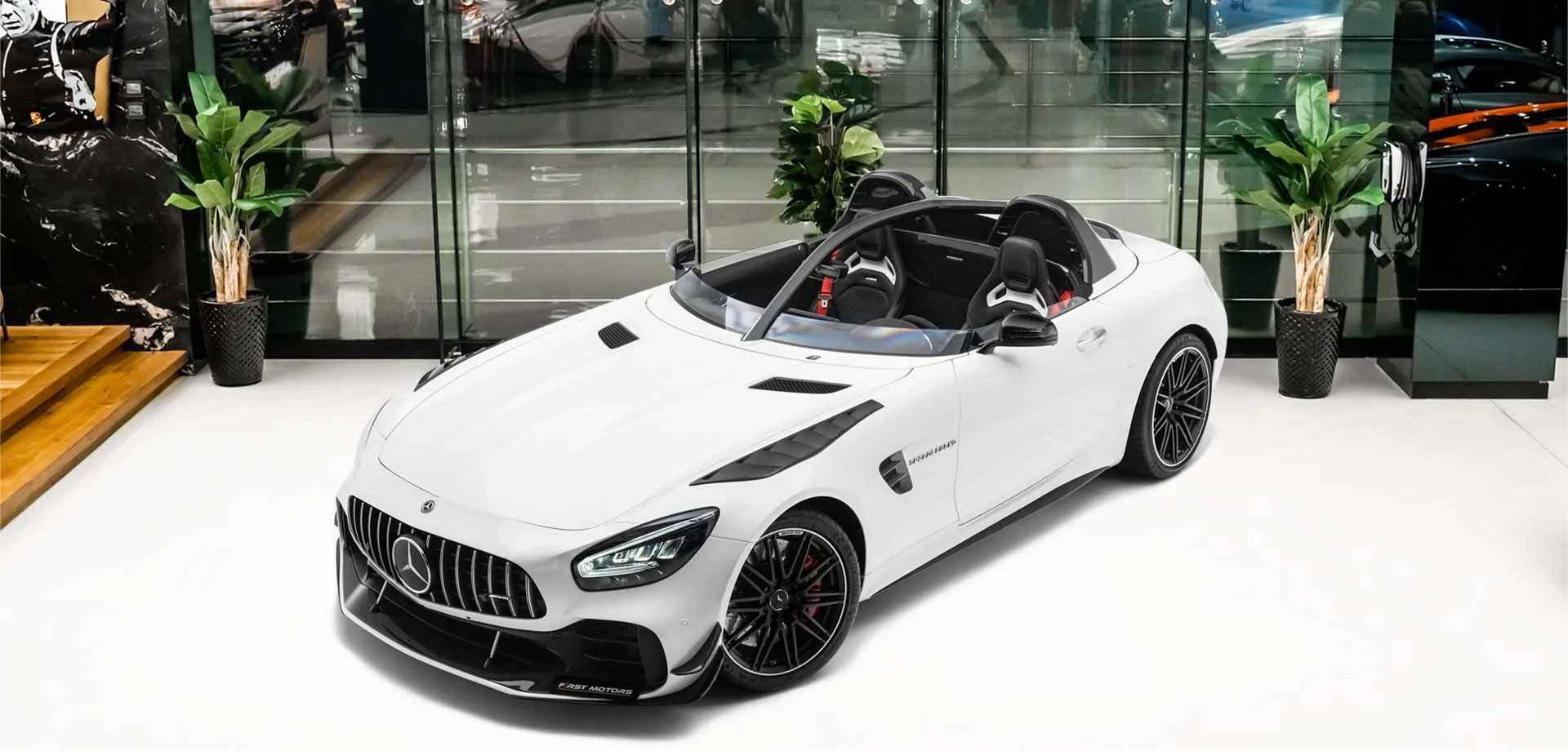 2021 Mercedes-AMG GT angeboten von einem Fachhändler in Dubai, Vereinigte Arabische Emirate, Hauptfoto