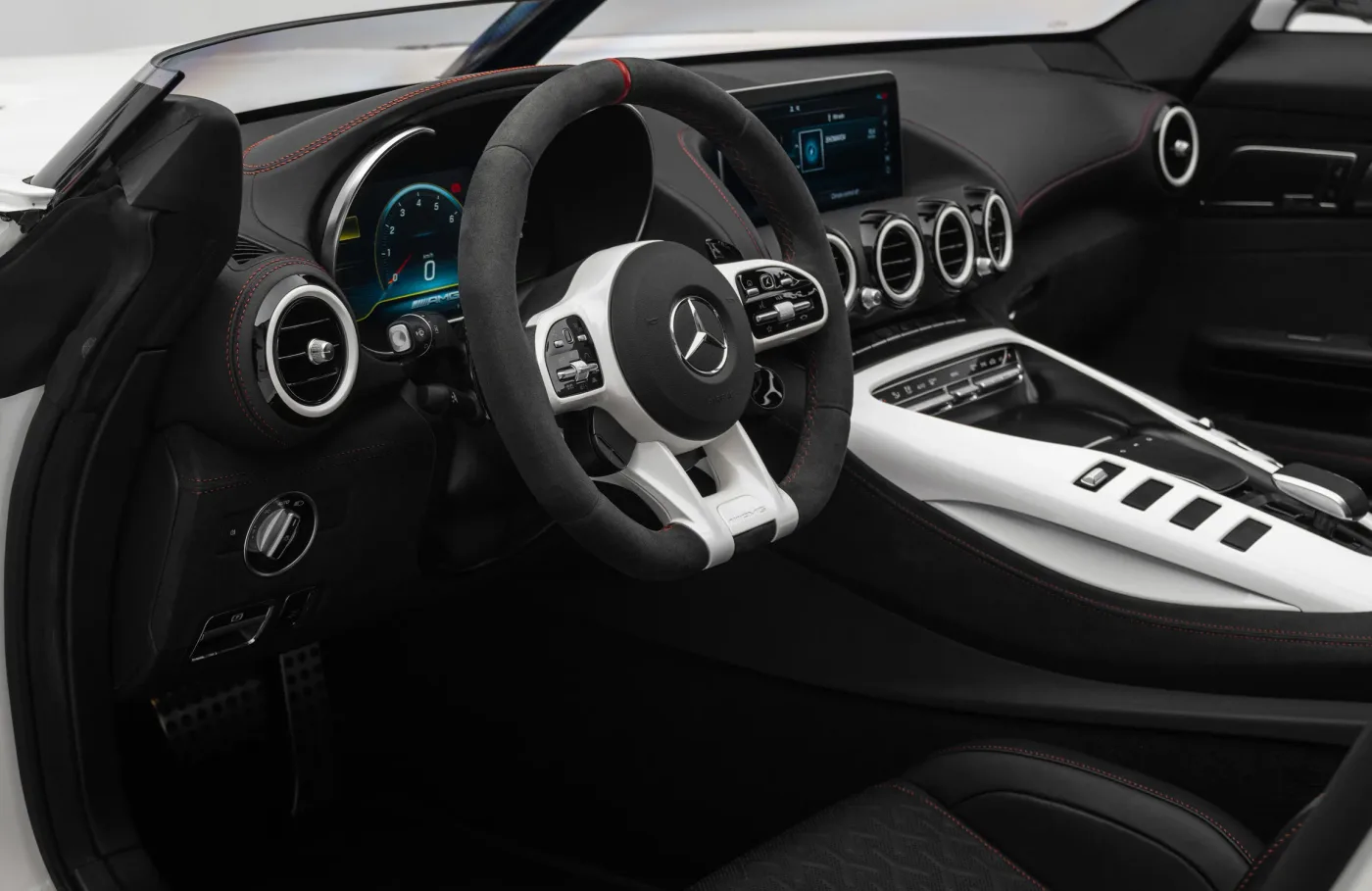 2021 Mercedes-AMG GT offered by a specialist dealer in Dubai, United Arab Emirates, photo 5 of 10