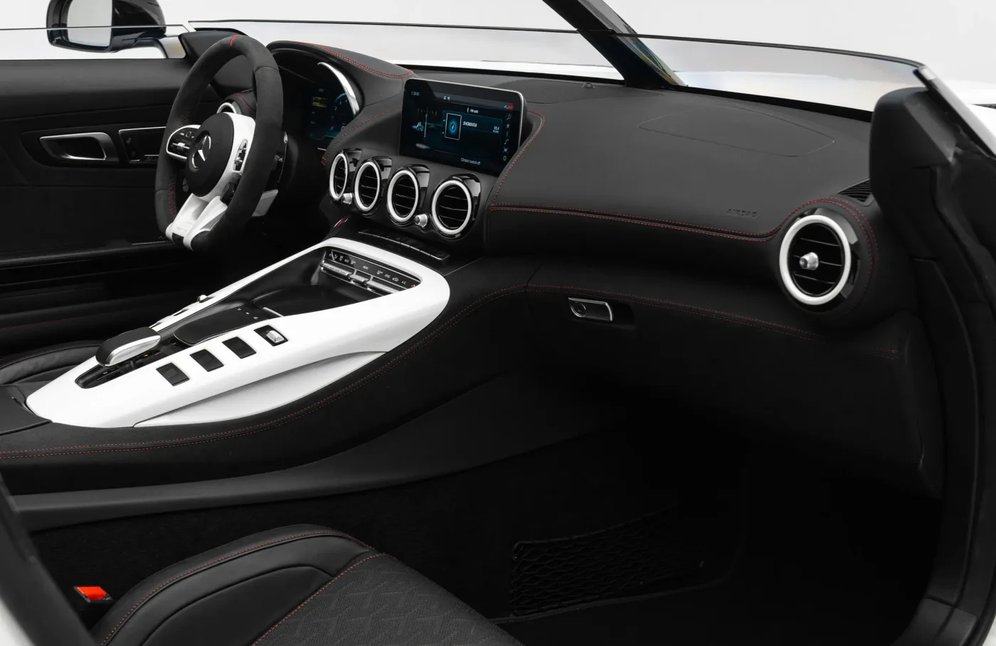 2021 Mercedes-AMG GT offered by a specialist dealer in Dubai, United Arab Emirates, photo 6 of 10