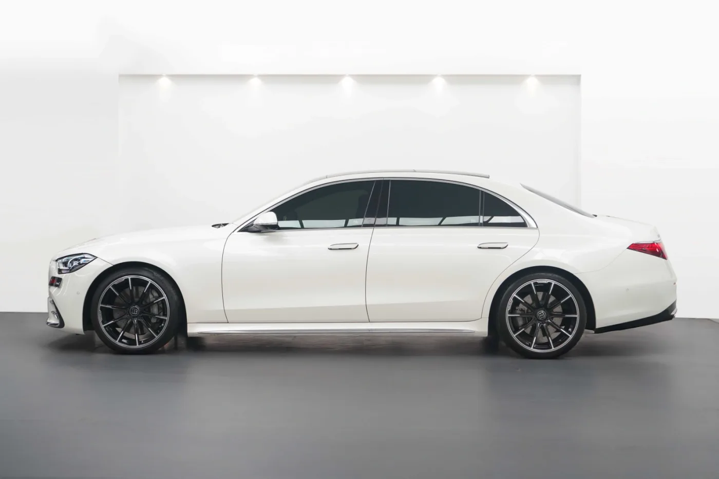 2021 Mercedes-Benz Brabus B50 angeboten von einem Fachhändler in Dubai, Vereinigte Arabische Emirate, Foto 3 von 10