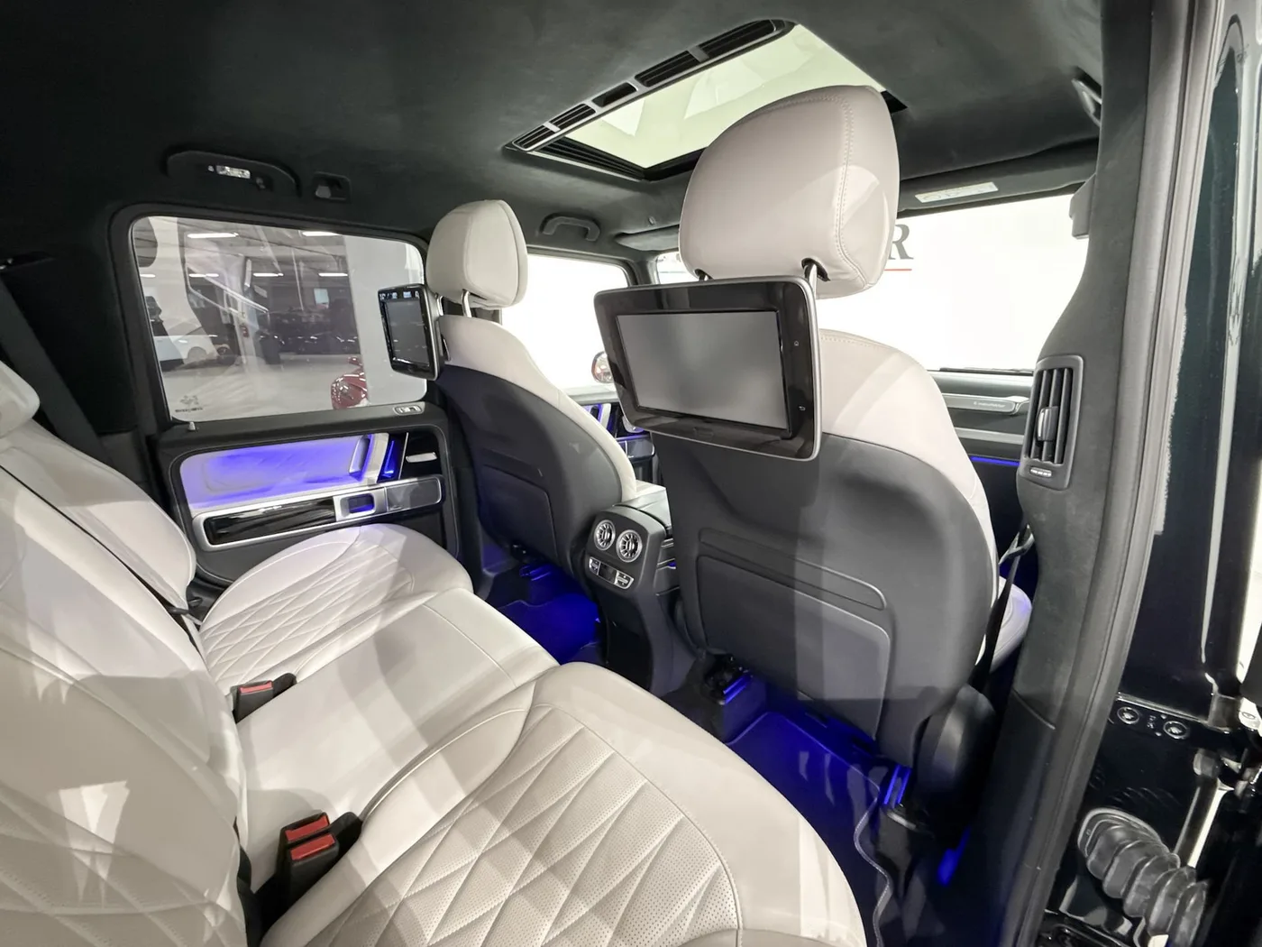 2021 Brabus G 700 angeboten von einem Supersportwagenhändler in Zibido San Giacomo, Italien, Foto 19 von 24