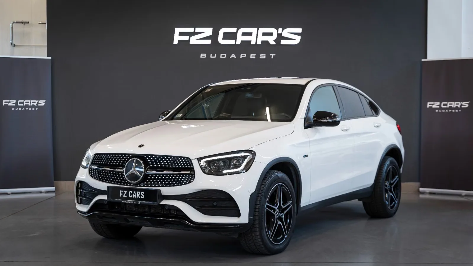 2021 Mercedes-Benz GLC 300 de 4MATIC Coupé, AMG Line angeboten von einem Fachhändler in Budapest, Ungarn, Hauptfoto