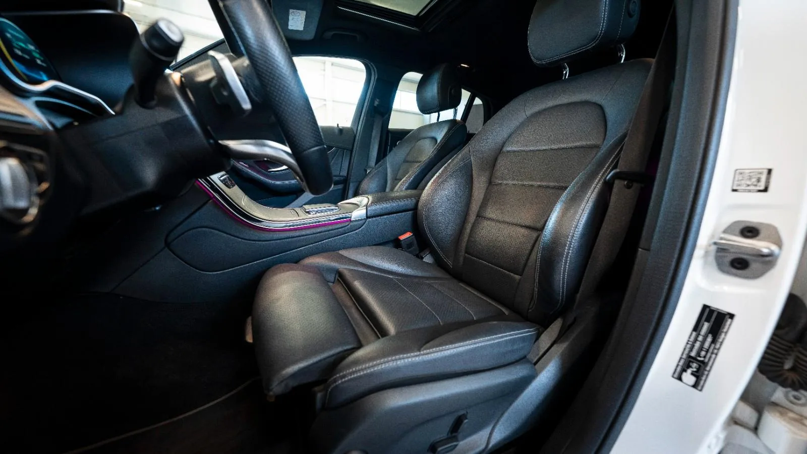 2021 Mercedes-Benz GLC 300 de 4MATIC Coupé, AMG Line, 11/13