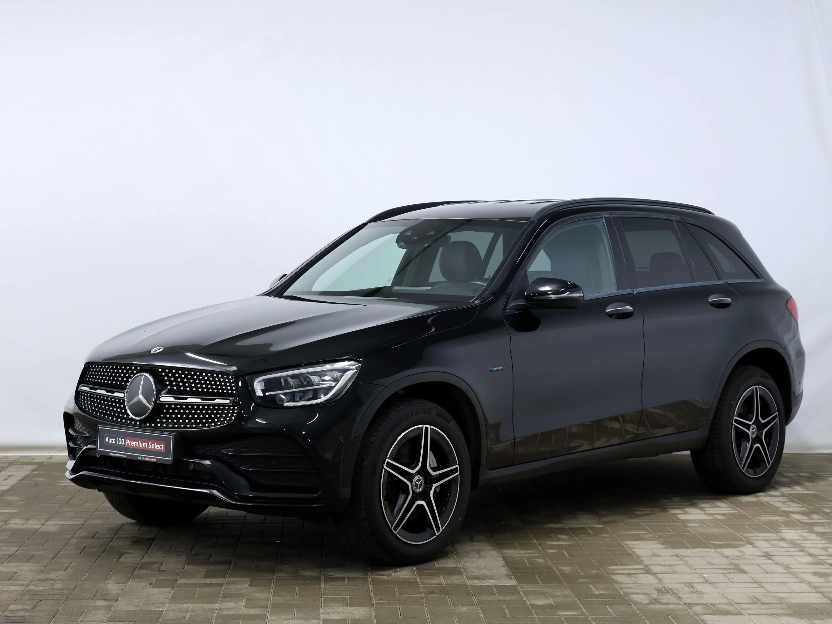 2021 Mercedes-Benz GLC 300 de 4MATIC, Night package angeboten von einem Fachhändler in Tallinn, Estland, Hauptfoto