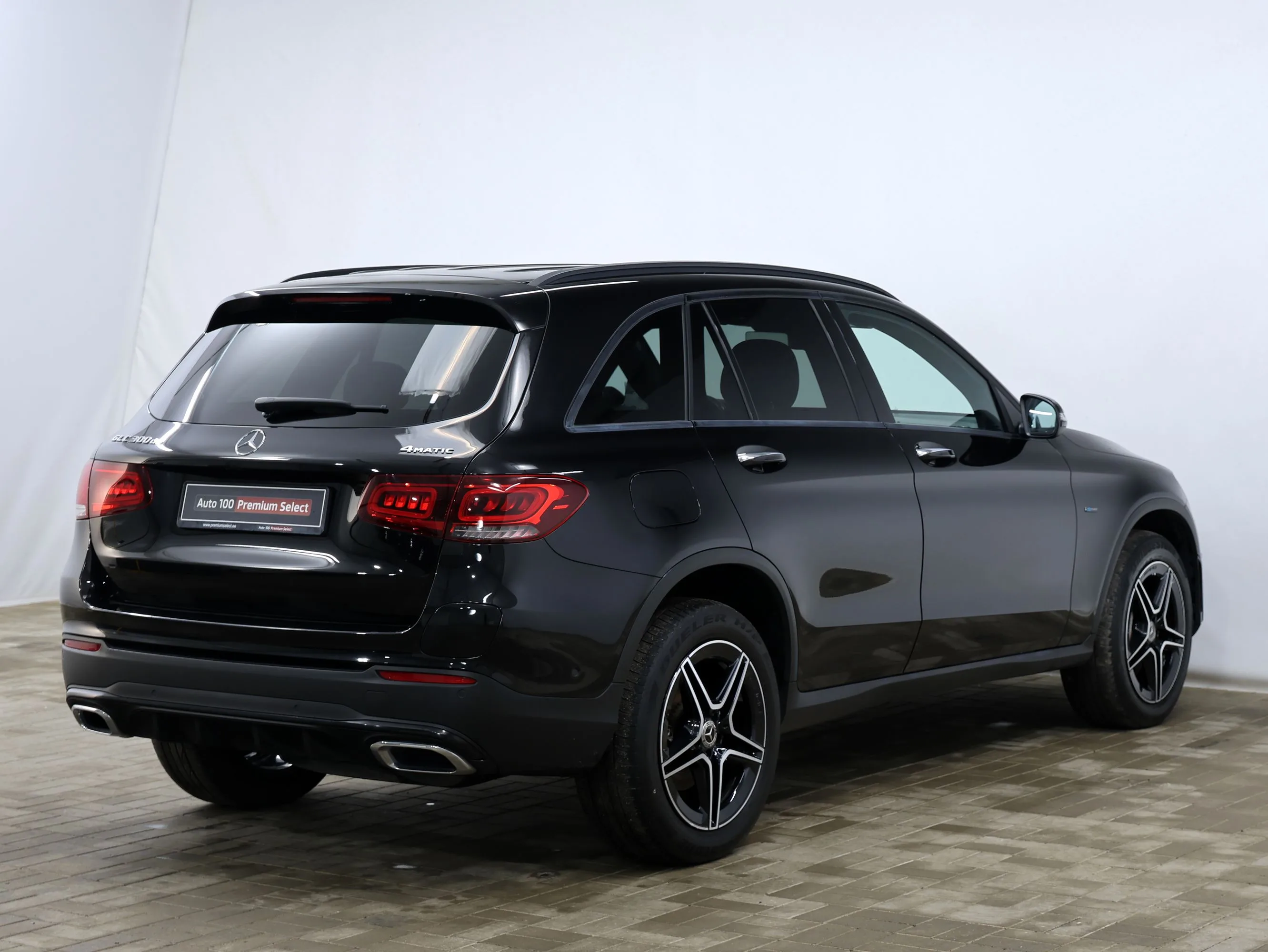 2021 Mercedes-Benz GLC 300 de 4MATIC, Night package, 3/19